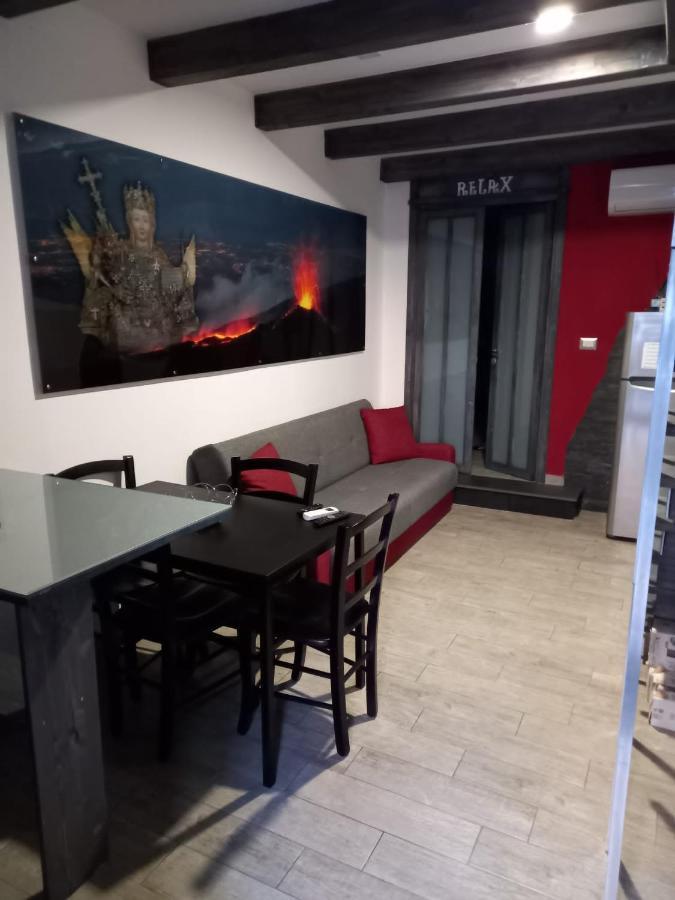 Suite Holiday House Bonaccorso คาตาเนีย ภายนอก รูปภาพ